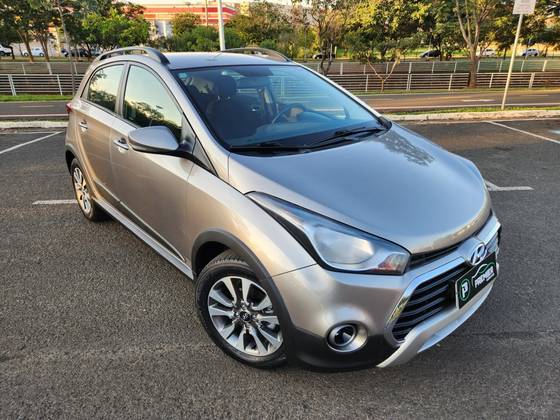 HYUNDAI HB20X 1.6 16V PREMIUM FLEX 4P AUTOMÁTICO HYUNDAI HB20X 1.6 16V PREMIUM FLEX 4P AUTOMÁTICO